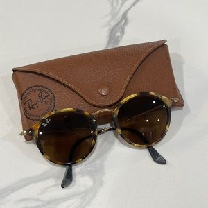 Authentic ray ban sunglasses round fleck